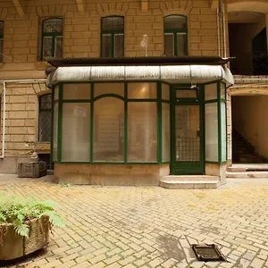 cozy-studio-in-the-center-for-2-people.inbudapesthotels.com/