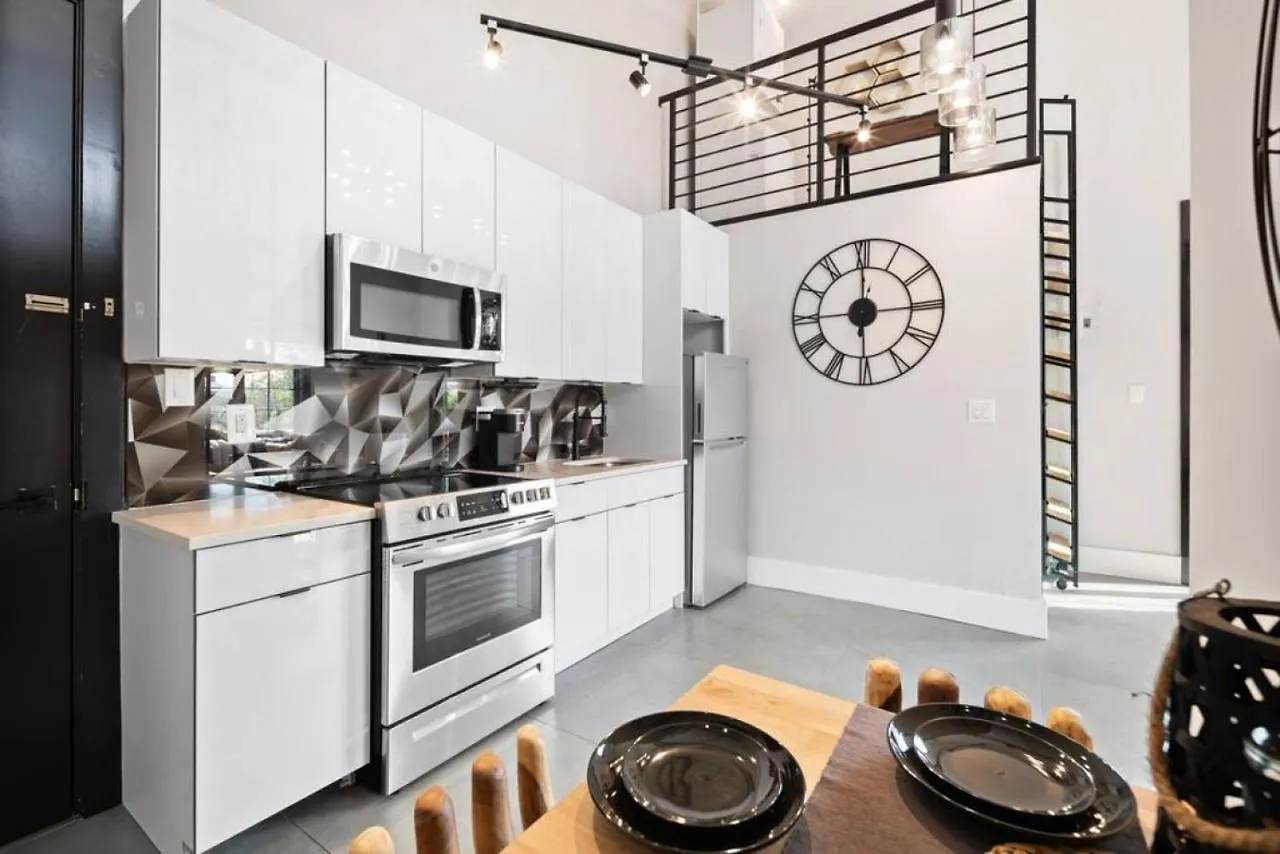Apartment Nyc Skyline Views, Sauna & Rooftop - Romantic Escape At 