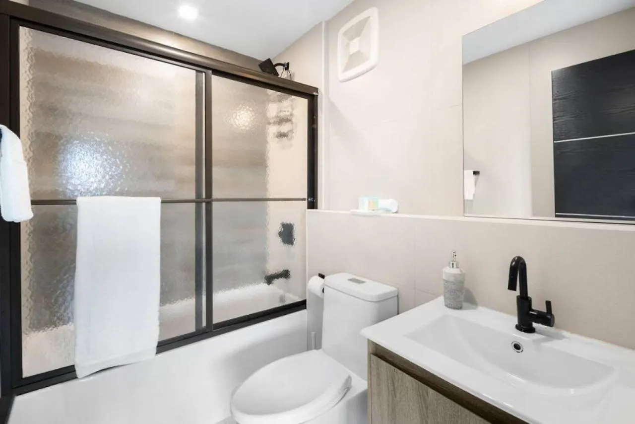 Apartment Nyc Skyline Views, Sauna & Rooftop - Romantic Escape At 
